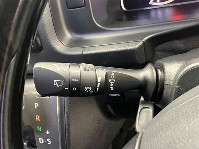 ワイパー・ウォッシャースイッチの操作レバーです。