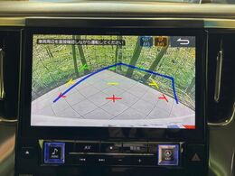 【バックカメラ】駐車時に後方がリアルタイム映像で確認できます。大型商業施設や立体駐車場での駐車時や、夜間のバック時に大活躍！運転スキルに関わらず、今や必須となった装備のひとつです！