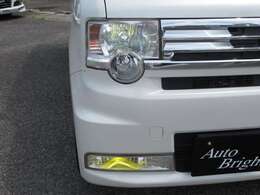 レンズ類は磨き専用コーティング済みでクリアできれいな状態です！！ヘッドランプは明るく高級感のある純正HIDで、スモールランプ・フォグランプは社外の明るいLED球に交換済みです！！