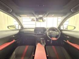 【インパネ】上質で落ち着いた印象のインパネ。直感的に操作できるスイッチレイアウトです。