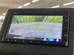 【バックカメラ】駐車時に後方がリアルタイム映像で確認できます。大型商業施設や立体駐車場での駐車時や、夜間のバック時に大活躍！運転スキルに関わらず、今や必須となった装備のひとつです！