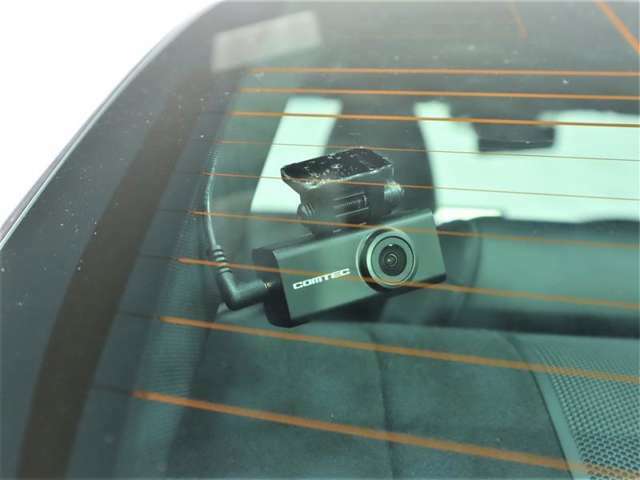 リヤ用ドライブレコーダー装備！これがあれば、相手方が危険運転をしてきた場合などでも客観的に証明でき、事故や事件の直接的な証拠の確保にも生り得ます。