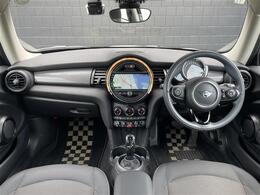 LIBERALAは、輸入車選びの新たなスタイルを提案するインポート・セレクト・ブランドです。オーナー様となる方がクルマから直接感じる感性を第一にした、最良の一台との出会いをコーディネートいたします。