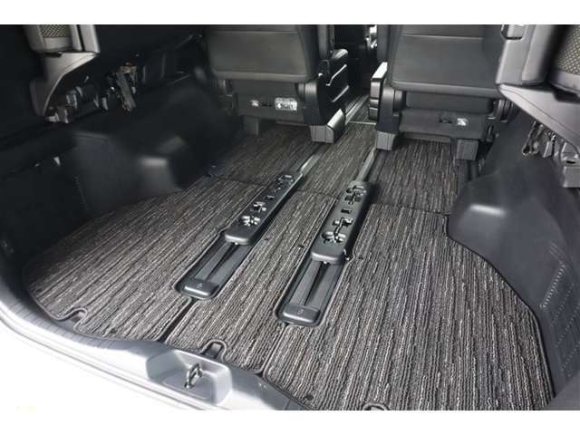 シートを倒せば、さらにたくさんの荷物も安心です！