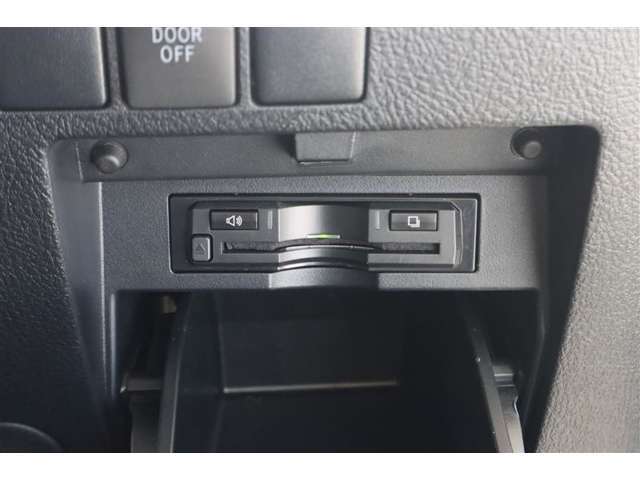 ETC車載器付きです。高速道路の料金所もスムーズに通過できます。