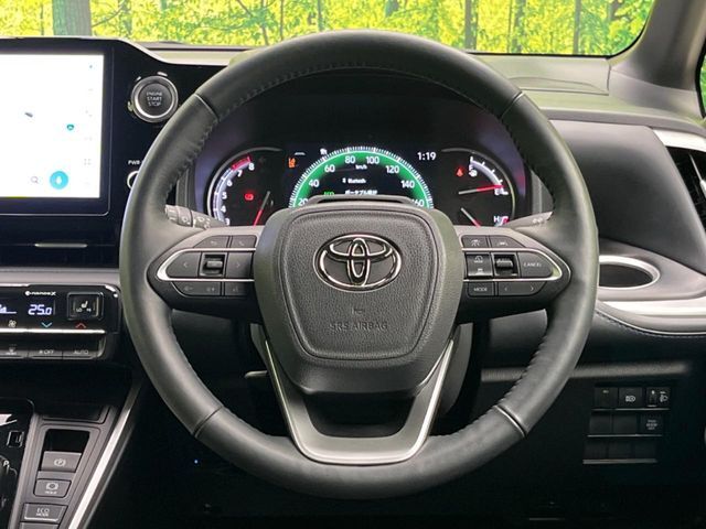 【純正革巻きステアリング】上質な革を使用することで、手にしっかり馴染みとても運転しやすいハンドルです♪