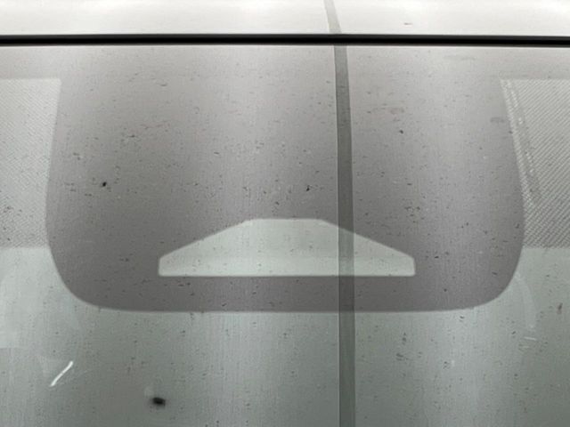 【トヨタセーフティセンス】走行中に前方の車両等を認識し、衝突しそうな時は警報とブレーキで衝突回避と被害軽減をアシスト。より安全にドライブをお楽しみいただけます。