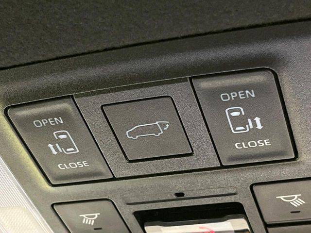 【両側パワースライドドア】スマートキーや運転席のスイッチで後席両側スライドドアの開閉が可能♪電動だから力を入れてドアを開ける必要が無く、小さなお子様でも簡単に開け閉めでき快適です♪