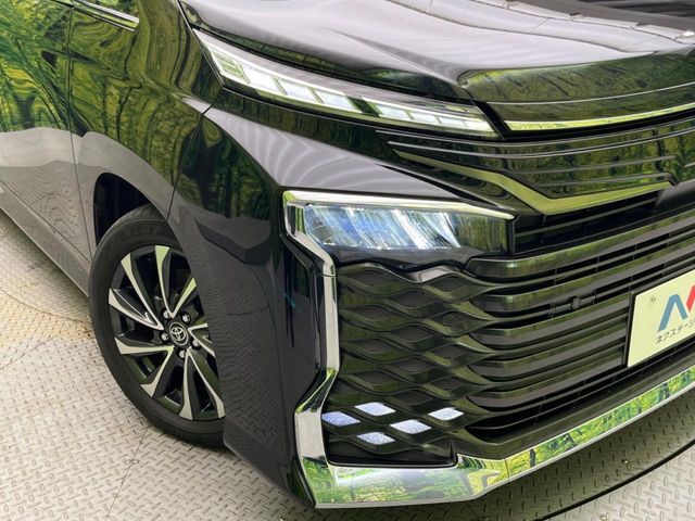 【LEDヘッドライト】悪天候や夜間走行時も良好な視界を確保し安心して運転できる高輝度LEDヘッドライトを装備！点灯速度が早く、消費電力も抑えられています。