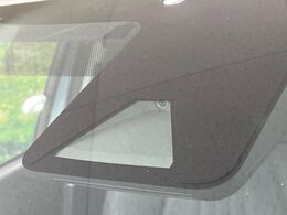 【トヨタセーフティセンス】走行中に前方の車両等を認識し、衝突しそうな時は警報とブレーキで衝突回避と被害軽減をアシスト。より安全にドライブをお楽しみいただけます。