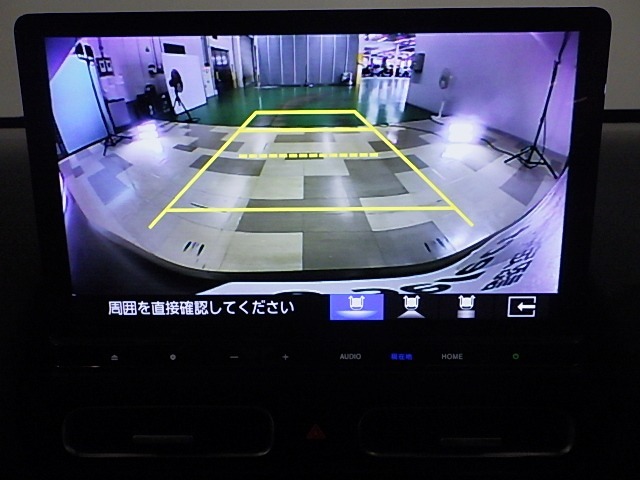 バックカメラの画像です。ガイドラインがスムースな車庫入れをサポートいたします！車庫入れの安心感がアップしますね☆