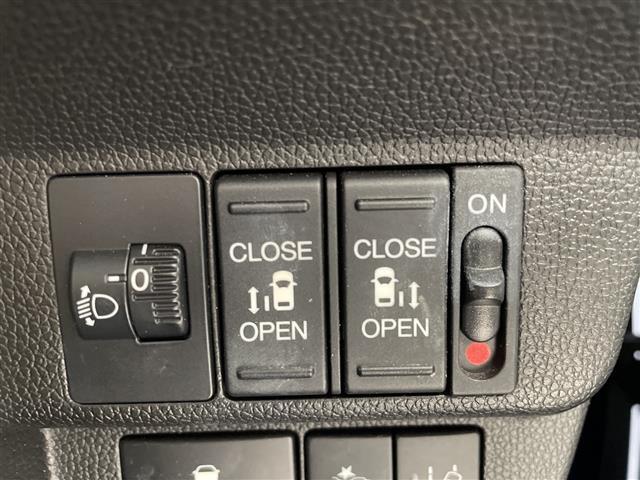 【運転席操作部】『運転席周辺の装備』の画像になります。快適なドライブを楽しむための機能が装備されています！運転席から触れるので使いやすいです！