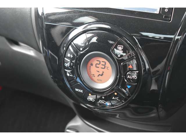 オートエアコンで温度を設定するだけで快適な車内環境を維持することができます！