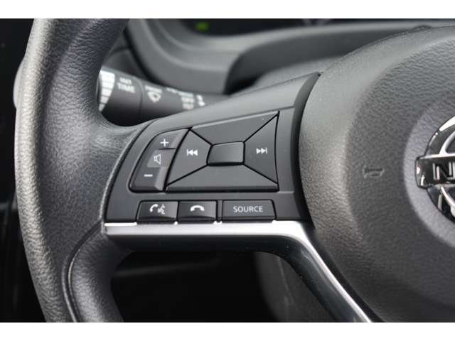 ハンドルから手を離さずにオーディオの操作ができるステアリングスイッチ！