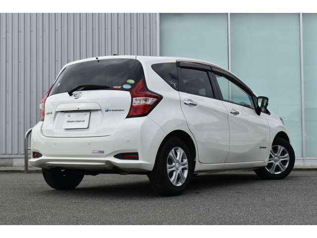 人気のノートが入庫しました。是非現車を見にご来店下さい。