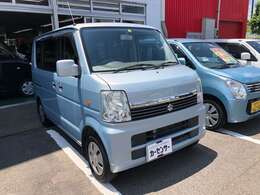 室内展示場を完備しておりますので、天候の悪い日でもゆっくりと車両をご覧下さい。
