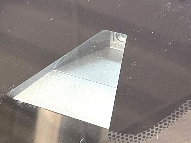 【インテリジェントエマージェンシーブレーキ】フロントカメラで前方の車両や歩行者を検知。衝突しそうな時は衝突被害軽減ブレーキが作動、衝突回避をサポート。より安全にドライブをお楽しみいただけます。