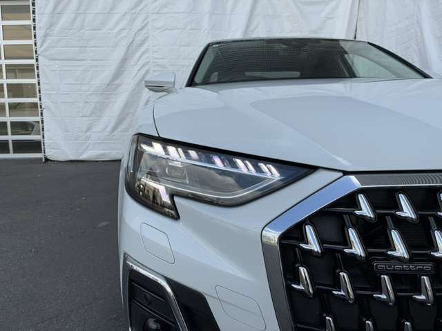 納車前の整備では100項目もの厳しい点検項目を実施し安全で安心できるAudiをお届けします。