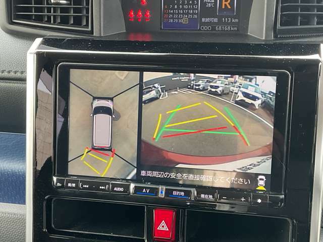 車両後方の映像がナビ画面に表示されるので、車庫入れが苦手な人も安心です。ただし、目視確認もお忘れなくお願いいたします。