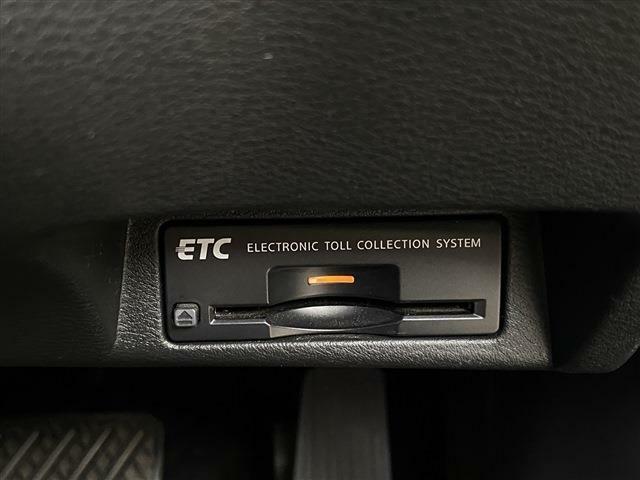 こちらのお車にはメーカーナビ地デジ・全方位カメラ・CD・DVDビデオ・ブルートゥース・黒革・シートヒーター・レーダーC・LDW・BSM・17AW・ETC・Cセンサー・TVキット・USBが装備！