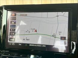 純正10型ナビを装備！！
