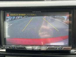 【バックカメラ】駐車時に後方がリアルタイム映像で確認できます。大型商業施設や立体駐車場での駐車時や、夜間のバック時に大活躍！運転スキルに関わらず、今や必須となった装備のひとつです！