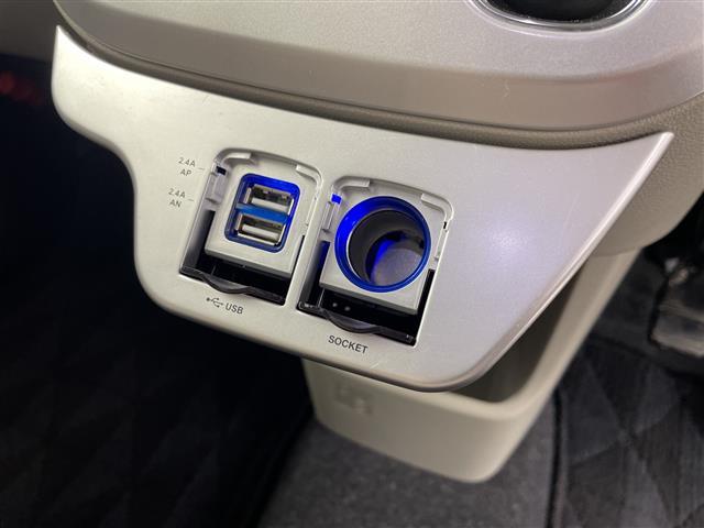 【ドリンクホルダー】長時間のドライブを快適に過ごすために、必須の車内アイテムですね。