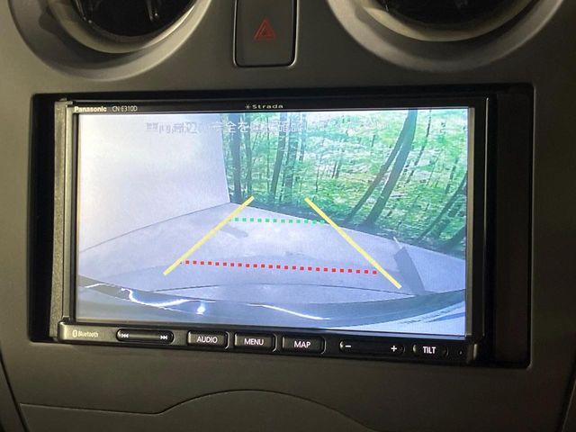 【バックカメラ】駐車時に後方がリアルタイム映像で確認できます。大型商業施設や立体駐車場での駐車時や、夜間のバック時に大活躍！運転スキルに関わらず、今や必須となった装備のひとつです！