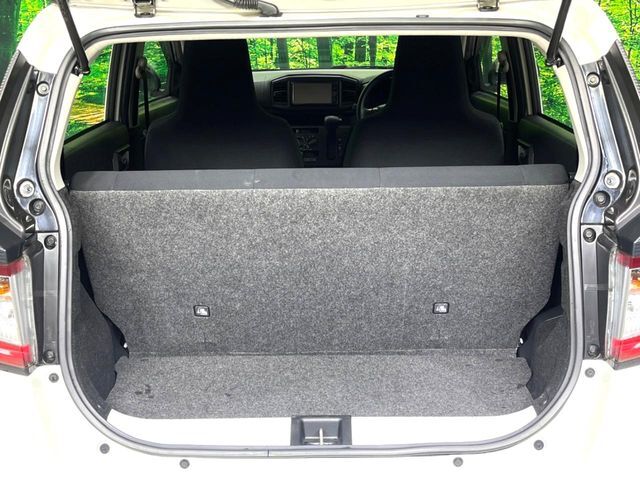普段のお買い物や通勤、送迎等に十分な荷室スペースを確保しております。セカンドシートを倒すと、大きな荷物の積載も可能です♪