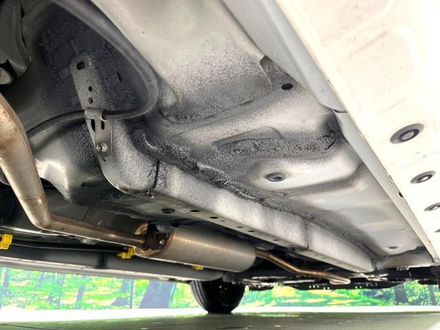お車を安心してお乗りいただく為には、足回りの定期点検が欠かせません。サービスサポート（有償保証）では無料点検もご提供しており、安心のカーライフをお過ごしいただけるサポート体制が整っています。