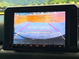 【バックカメラ】駐車時に後方がリアルタイム映像で確認できます。大型商業施設や立体駐車場での駐車時や、夜間のバック時に大活躍！運転スキルに関わらず、今や必須となった装備のひとつです！