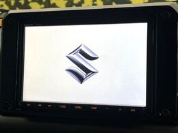 【純正9インチナビ】人気の純正ナビを装備しております。ナビの使いやすさはもちろん、オーディオ機能も充実！キャンプや旅行はもちろん、通勤や買い物など普段のドライブも楽しくなるはず♪