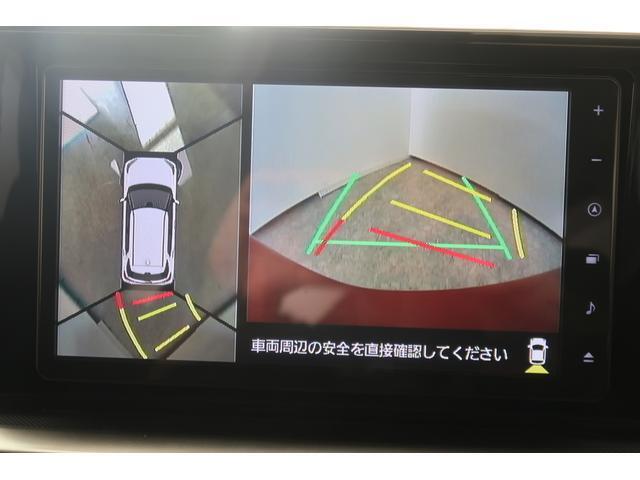 車輌前後左右に搭載した4つのカメラにより、クルマの真上から見ているような映像を表示。運転席から確認しにくい車両周囲の状況を把握できます。