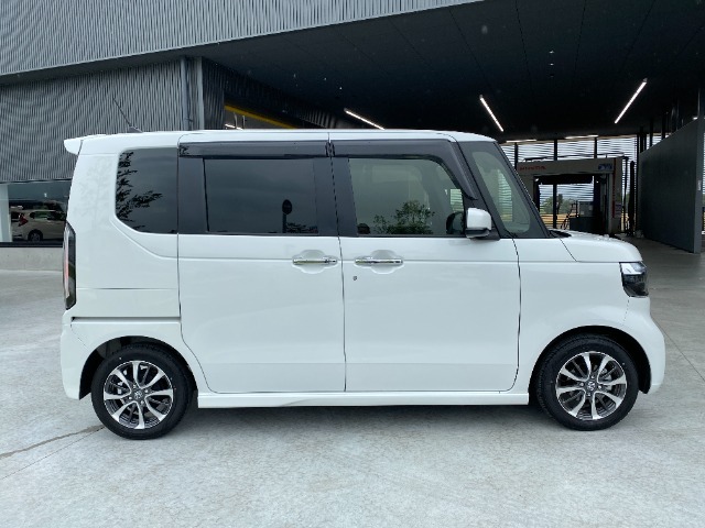 中古車の基本保証（期間は1年間・走行距離は無制限）のホット保証がついております。安心してご購入ください。※中古車保証は車両価格￥400.000-以上からになります。