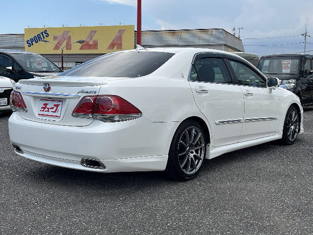 チューブ坂戸店へお車でお越しの場合、国道407号沿い、関越道『鶴ヶ島IC』から坂戸方面へ約10分。電車でお越しの場合、東武東上線『北坂戸駅　東口』までお迎えにあがります。