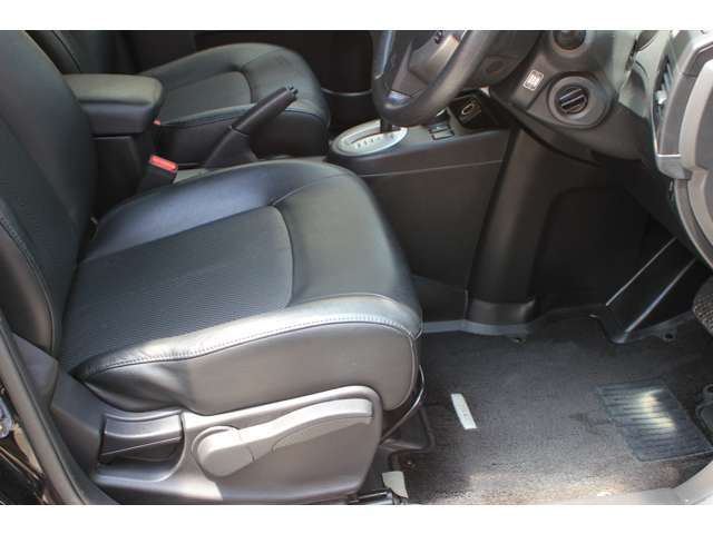 運転席シート！