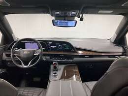 私たちは、お客様のこだわりに合ったお車をご提案します。ジースクエア＝車のあるライフスタイルを演出するセレクトショップです。