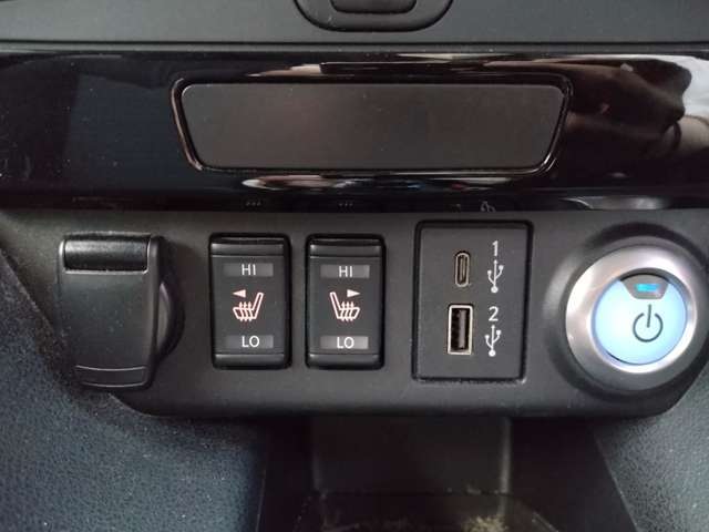 シートヒーター　充電差し込み　スタートスイッチ