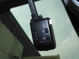 ◆ドライブレコーダー◆映像・音声などを記録する自動車用の装置です。　もしもの事故の際の記録はもちろん、旅行の際の思い出としてドライブの映像を楽しむことができます。
