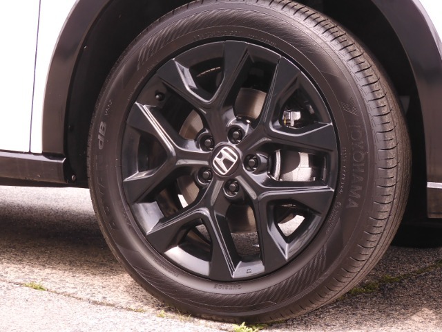 アルミホイール装着車です！これで足元まわりもおしゃれにきまります！
