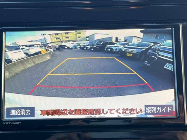 【バックカメラ】駐車時に後方がリアルタイム映像で確認できます。大型商業施設や立体駐車場での駐車時や、夜間のバック時に大活躍！運転スキルに関わらず、今や必須となった装備のひとつです！