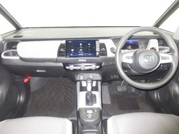 インパネ周りはこのようなレイアウトになっております。