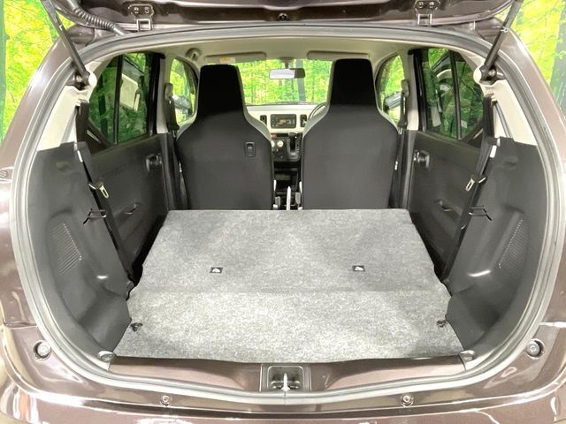 普段のお買い物や通勤、送迎等に十分な荷室スペースを確保しております。セカンドシートを倒すと、大きな荷物の積載も可能です♪