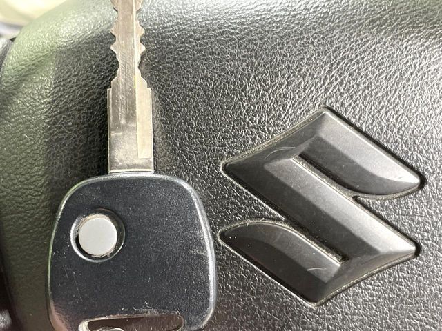 【キーレス】少し離れた場所からでもボタン一つでドアの開錠・施錠ができるのでとっても便利！ドアの鍵穴周りに傷をつけることもありません♪