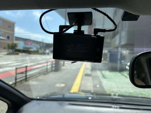 今では必需品のドライブレコーダー付きです！