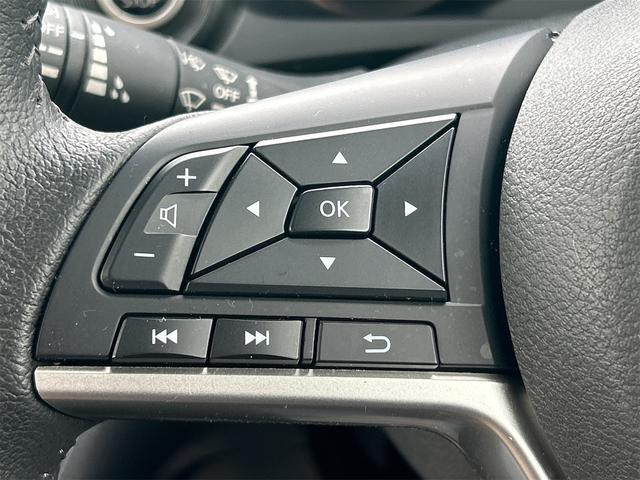 ステアリングには様々なスイッチが付いておりますので運転しながらの操作も楽ちんです！