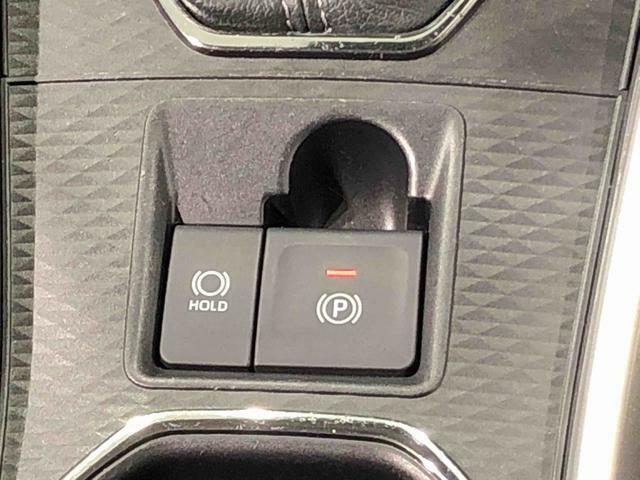 指先だけで簡単に操作が可能な電動パーキングブレーキを採用。「HOLD」スイッチを押すと、渋滞や信号待ちなどでブレーキペダルから足を離しても、ブレーキを保持するので安心です