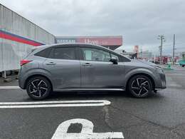 コンパクトなボディでどの年代の方にも乗りやすいお車になっております☆