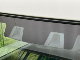 【スズキ　セーフティサポート】走行中に前方の車両等を認識し、衝突しそうな時は警報とブレーキで衝突回避と被害軽減をアシスト。より安全にドライブをお楽しみいただけます。