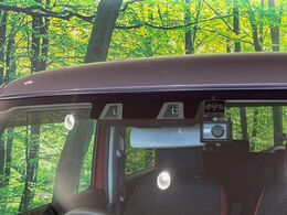 【スズキ　セーフティサポート】走行中に前方の車両等を認識し、衝突しそうな時は警報とブレーキで衝突回避と被害軽減をアシスト。より安全にドライブをお楽しみいただけます。